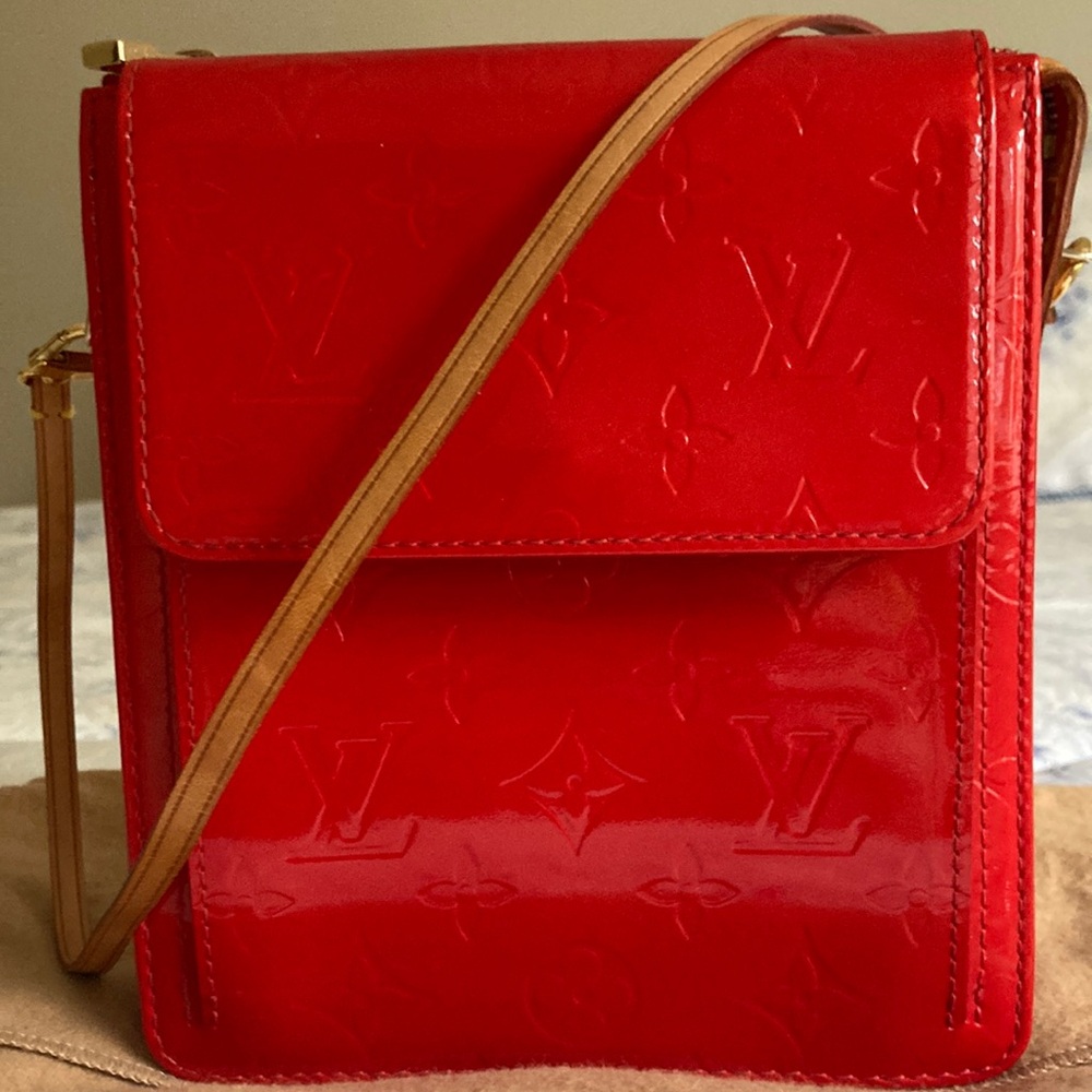 Authentic Louis Vuitton Purse.